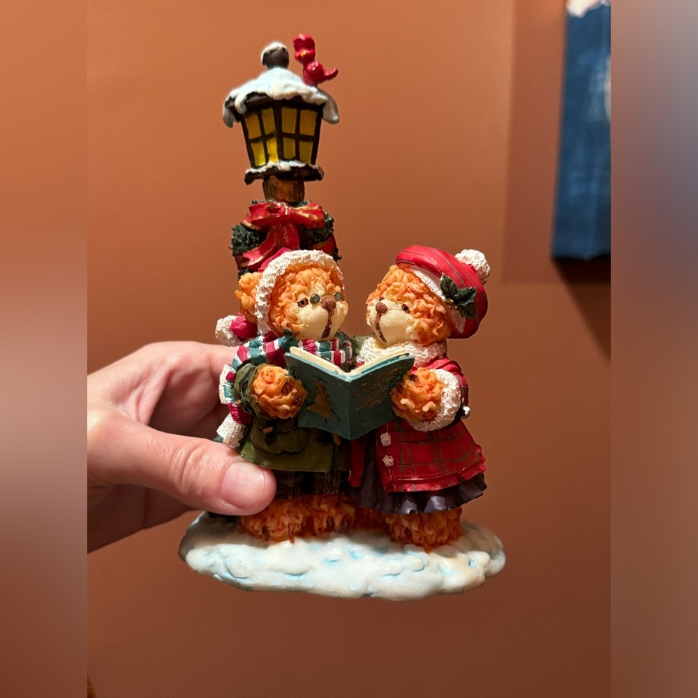 House Of Lloyd Bearsley Family Statue🎄
